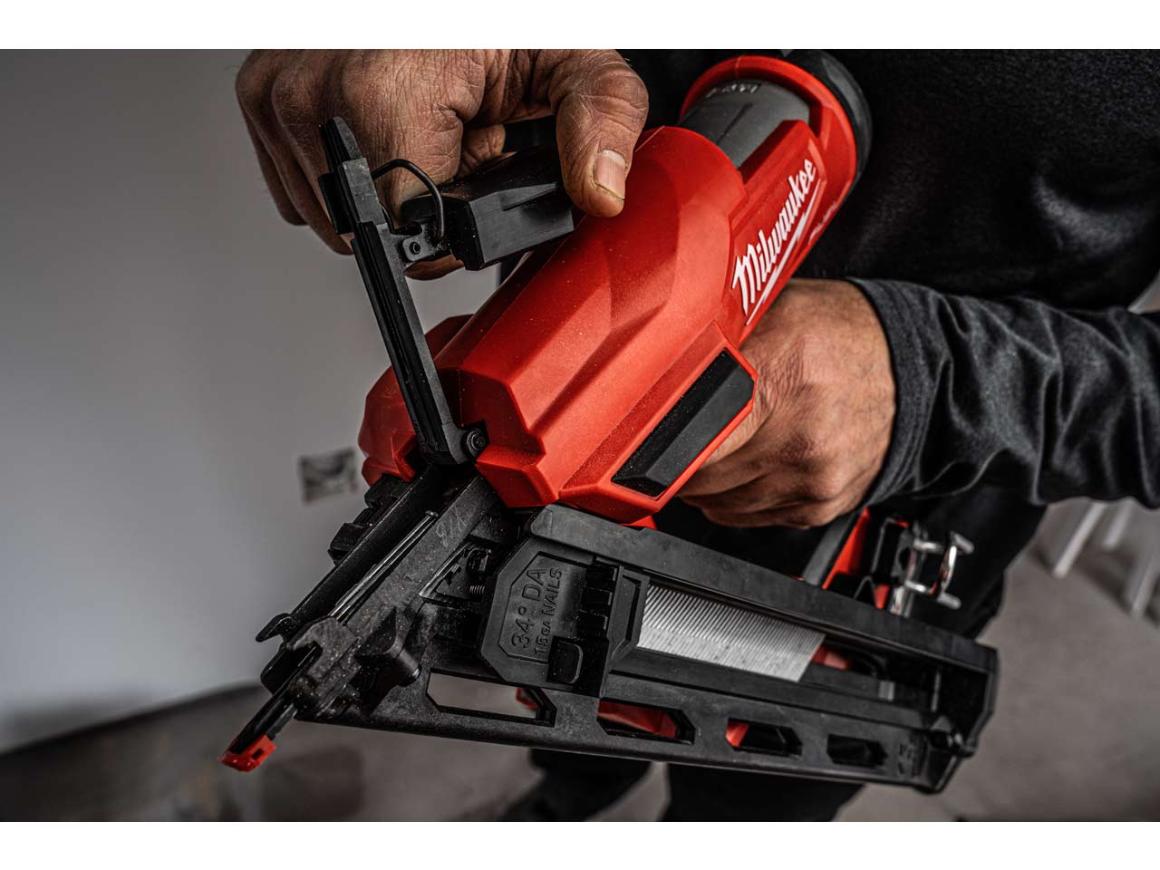 Milwaukee staple nail online gun