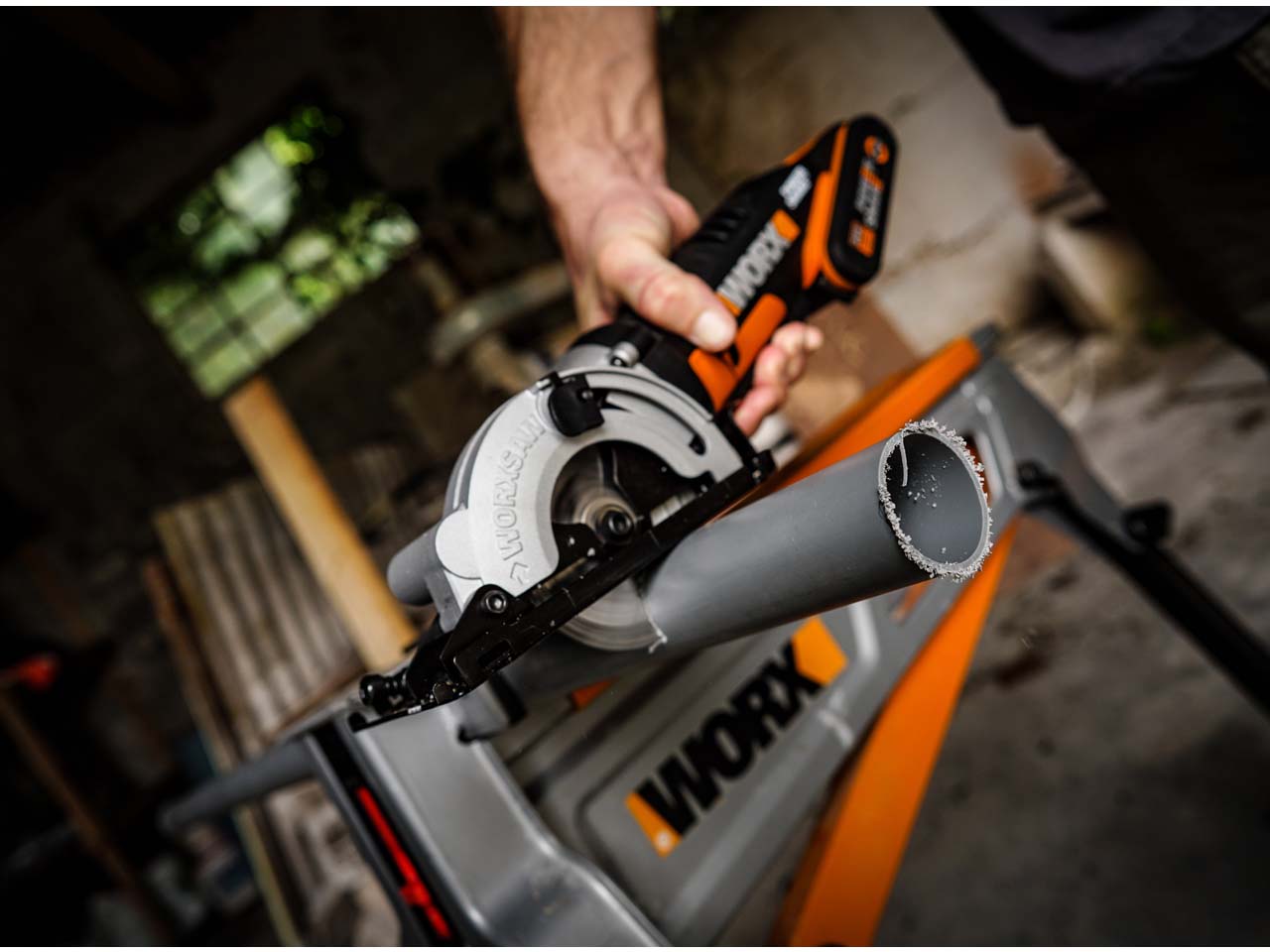 Hand held battery operated circular online saw